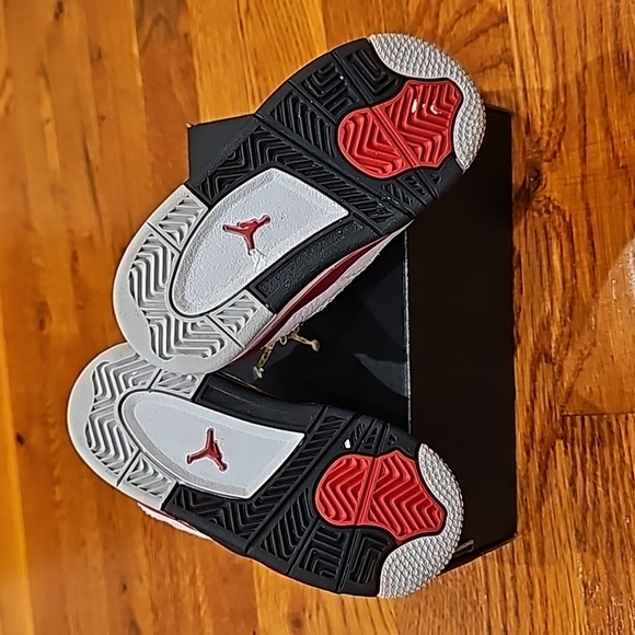 Jordan 4 Retro Red Cement - Picture 9 of 10